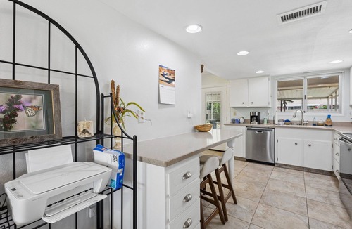 Sun City West House | Tranquil Sun City West Stay | Bright 2BR Home w/Communal Pool