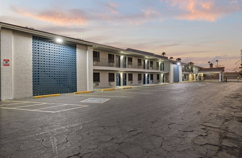 Alhambra House | Travel Inn - In Phoenix (Alhambra)