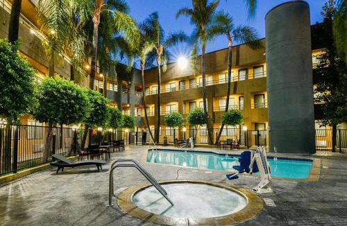 Mount Wilson Hotel | Travelodge by Wyndham Commerce Los Angeles Area
