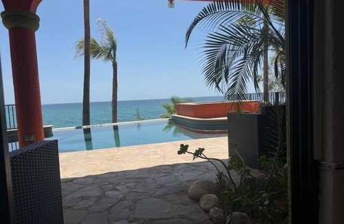 Buenavista Apartment | Tres Generaciones Ocean view poolside room