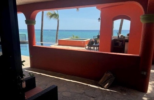 Buenavista Apartment | Tres Generaciones Ocean view poolside room