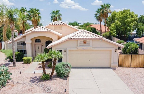 Glendale House | ☀️🌵Tropical Desert Oasis. HEATED Pool & Spa no charge. Private, large yard 🌴🏜