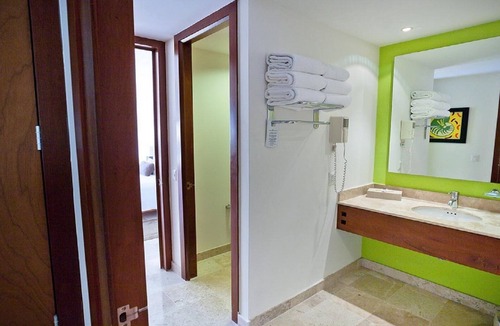 Cerritos Resort | TROPICAL PARADISE AT THE PRESTIGIOUS MAYAN PALACE