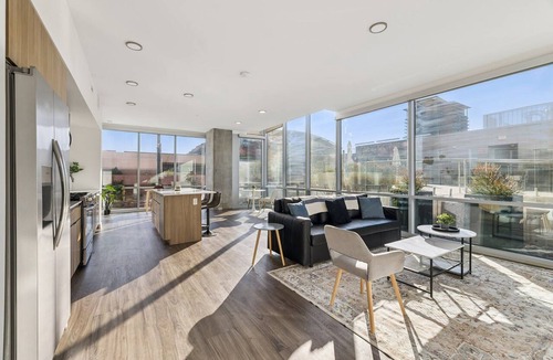 Downtown Phoenix Apartment | TWO CozySuites Adeline - 4BR