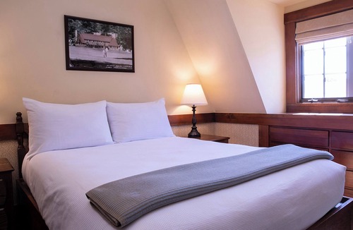 Lake Arrowhead Hotel | UCLA Lake Arrowhead Lodge