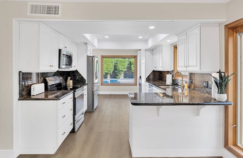 Mesa House | Ultimate 4BR Oasis: Pool, Hot Tub, Golf & Basketball Court!