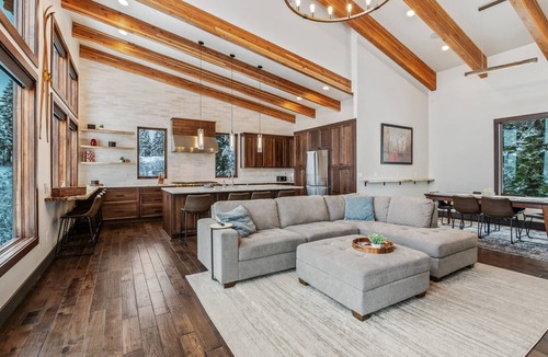 Sandpoint House | Ultimate Sandpoint Lodge: Ski, Golf & Lake Retreat