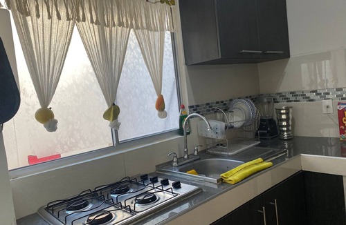 Ixtapa House | Una casa en Vallarta con jardines alrededor y una alberca fuera del fracc