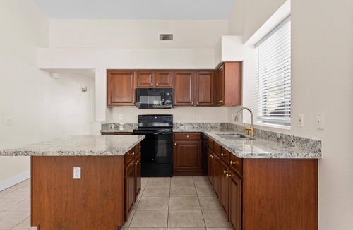 Entrada House | Unfurnished home in family-friendly North Phoenix! 3 Bed + Den, 2 Bath