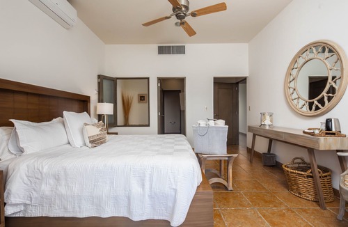 La Paz Resort | Unique Luxury Home - Private Beach Club & Housekeeping included