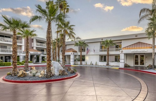 Canyon Corridor Resort | Unwind and Explore | Your Palm Springs Retreat! Gorgeous 4 Suite | Outdoor Pool