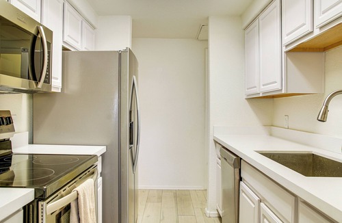 South Mountain Condo | Unwind Poolside! Condo 1 Mi to South Mountain Park