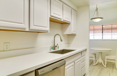 South Mountain Condo | Unwind Poolside! Condo 1 Mi to South Mountain Park