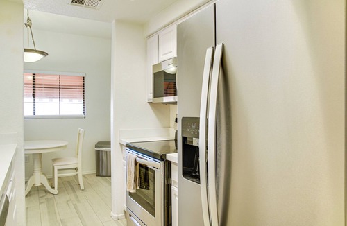 South Mountain Condo | Unwind Poolside! Condo 1 Mi to South Mountain Park
