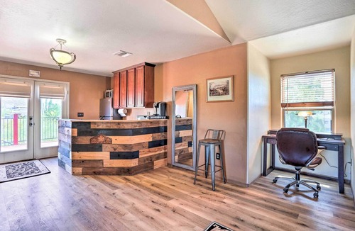 Desert View Apartment | Unwind Poolside! Dreamy Desert Oasis in Phoenix