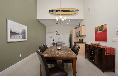 South Padre Island Condo | Updated Condo with Pool, Gym & BBQ Area - Near Beach!
