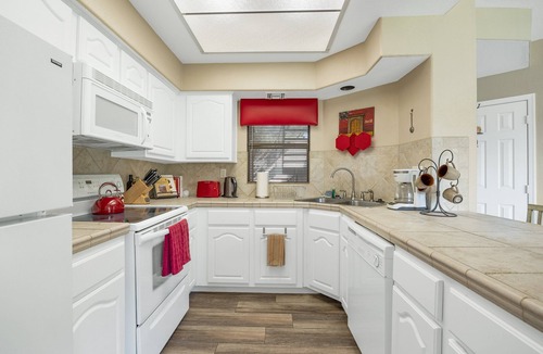 Tucson House | *Updated Tile!* View at Ventana 2 BR Condo/COM Pool/PATIO VIEWS!