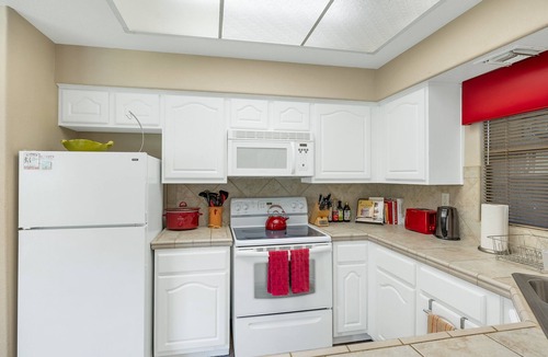 Tucson House | *Updated Tile!* View at Ventana 2 BR Condo/COM Pool/PATIO VIEWS!