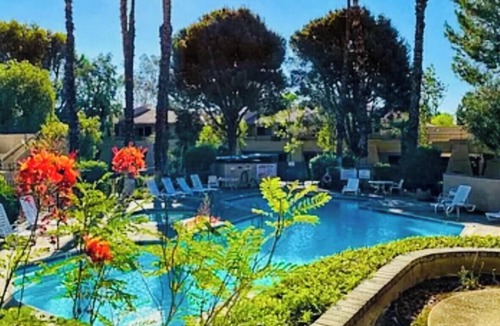 Palm Springs Condo | Updated with new furnishings 1 Bedroom condo across from Aerial Tramway