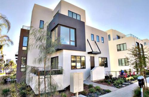 Bankers Hill House | Upscale Modern Townhouse at Balboa Park