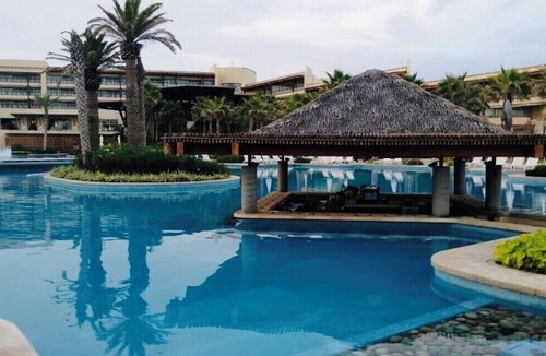 Zona Hotelera Apartment | Upscale resort with 3 restaurants, 2 I formal bars and Infinite pool