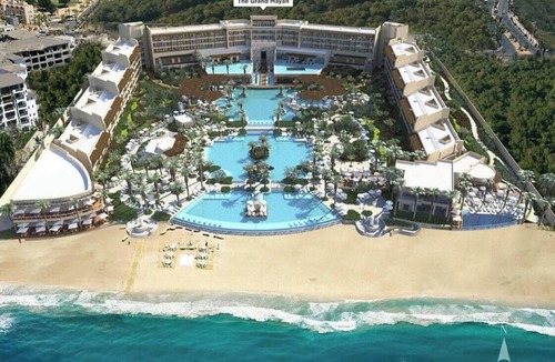 Zona Hotelera Apartment | Upscale resort with 3 restaurants, 2 I formal bars and Infinite pool