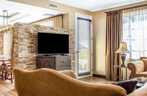 Cibola Vista Resort | UpScale Resort with Outdoor Heated Pool with a waterslide and a poolside bar, tennis court and gym