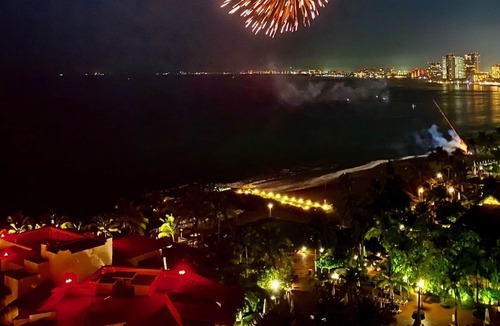 Lazaro Cardenas Condo | Upscale spacious condo with spectacular views of the Bay of Banderas
