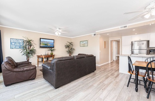 West Newport House | Upstairs Beachside Getaway with A/C, Rooftop Deck and Balcony - Panoramic Views!