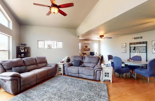 Payson House | Dog-Friendly Payson Retreat w/Panoramic Views!
