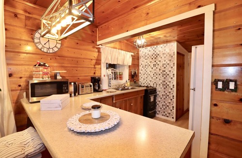 Arrowbear Lake Cabin | Romantic Winter Escape with Mountain Views