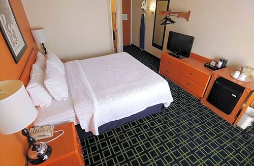 Paradise Valley Village Hotel | SureStay Plus Hotel by Best Western Scottsdale North