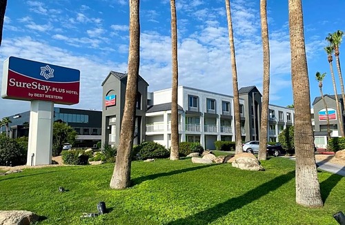 Paradise Valley Village Hotel | SureStay Plus Hotel by Best Western Scottsdale North