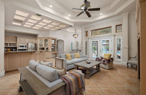 Mission House | Valley Gateaway! Pool House