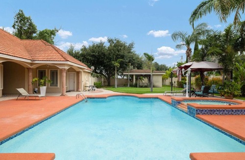 Mission House | Valley Gateaway! Pool House