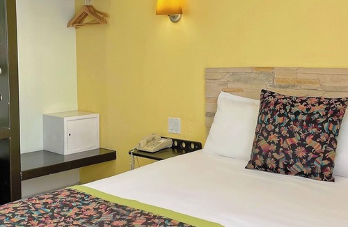 Downtown Cabo San Lucas Hotel | Vibrant Room Perfect for Romantic Beach Getaway – Close to Marina