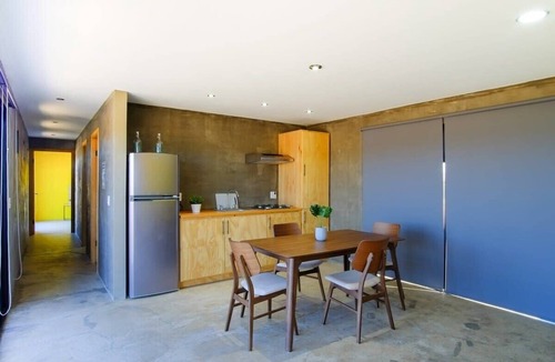 Valle de Guadalupe Villa | Villa Amarilla - Casas VV