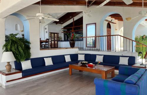 Zihuatanejo Bed & Breakfast | Villa de La Roca