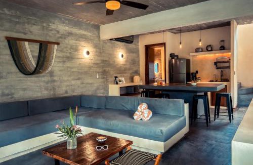 Saladita Villa | Villa del Mar 6 personas, alberca, Starlink, 50m del spot surf La Saladita