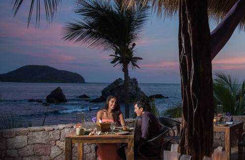 Zihuatanejo Villa | Villa El Ensueño by La Casa Que Canta