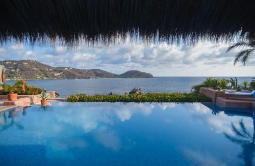 Zihuatanejo Villa | Villa El Ensueño by La Casa Que Canta