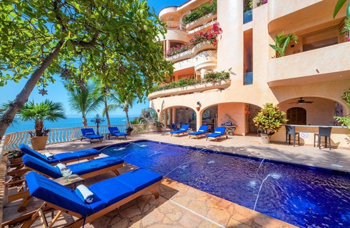 Amapas Villa | Villa Estrella Mar - 5 Star Luxury Villa - Staff - Private Pool - On the beach!