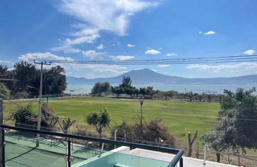 Chantepec Villa | Villa LLena de Vida Vista al Lago Alberca Climatizada y Dos Jacuzys