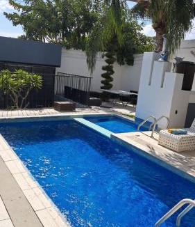 Chantepec Villa | Villa LLena de Vida Vista al Lago Alberca Climatizada y Dos Jacuzys