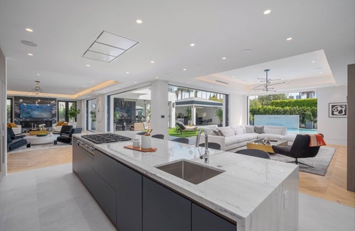 The Flats Villa | Villa Ruya by LuxJB 🏆 Beverly Hills Mansion with Resort-Style Service