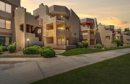 Paradise Valley Village Apartment | Villa Stone Creek condo