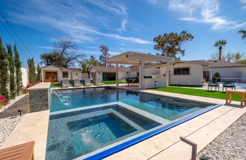 Camelback East House | Villa Toscana Scottsdale - Resort Pool Pickleball Escalade
