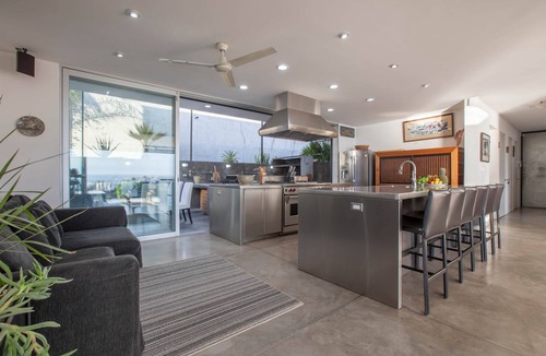 La Paz Villa | Villa Wellmina - Stunning Sunsets & Relaxing Poolside Vibes!