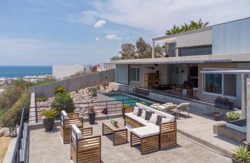La Paz Villa | Villa Wellmina - Stunning Sunsets & Relaxing Poolside Vibes!