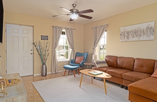 Edcouch House | Village Charm/ City Convenience..